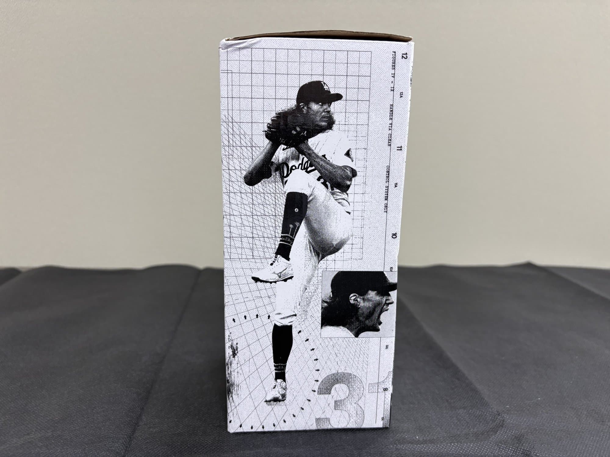 Tyler Glasnow Los Angeles Dodgers ボブルヘッド - 商品写真 5/7
