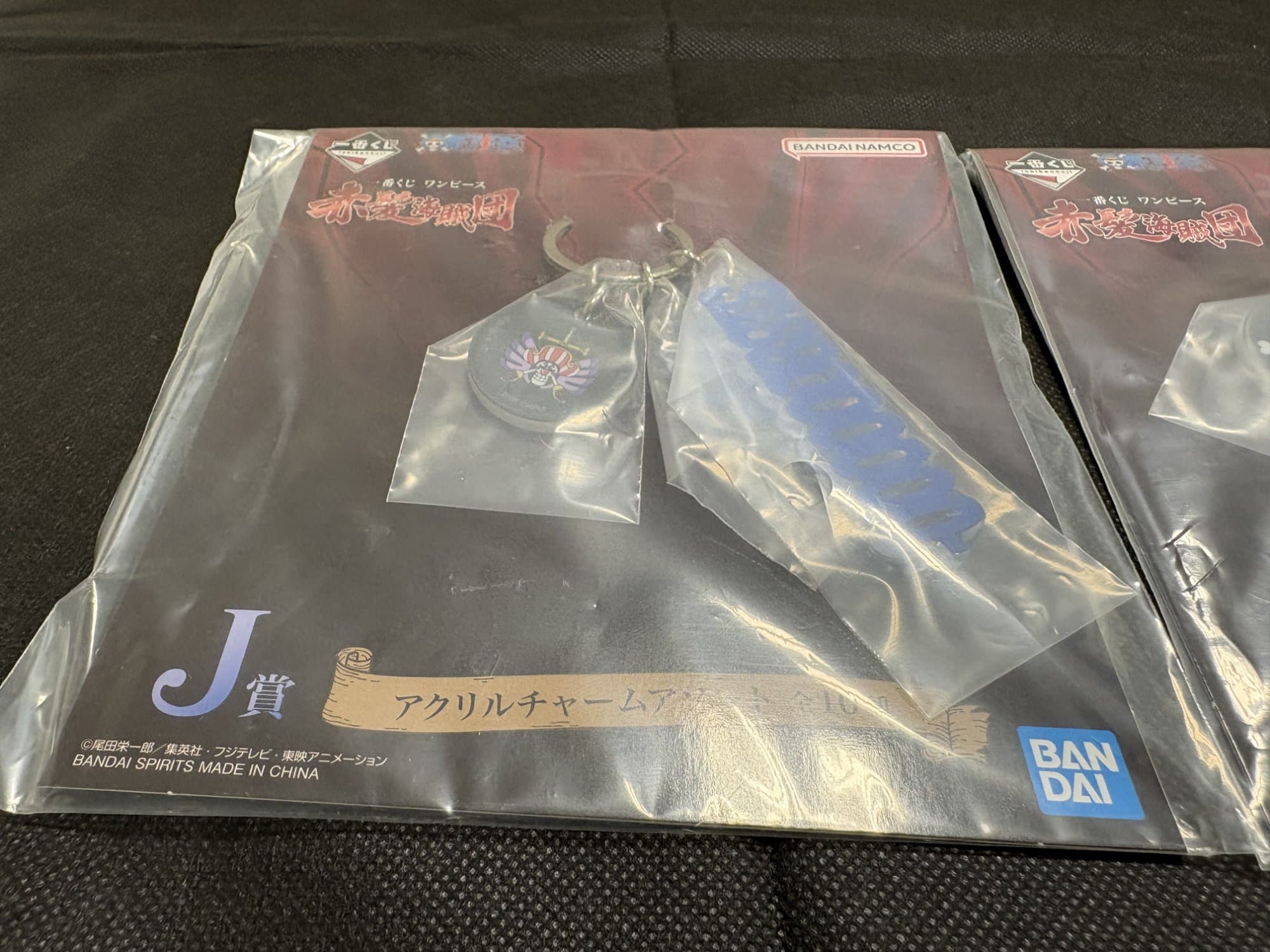 一番くじ ワンピース 赤髪海賊団 J賞 アクリルチャーム 2種 - 商品写真 3/5