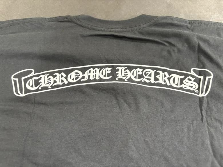 Tシャツ ブラック - 商品写真 2/8
