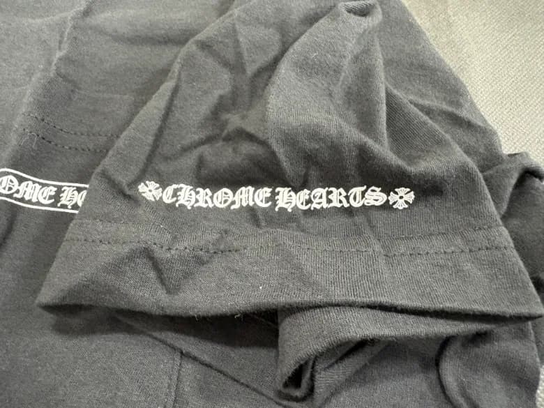 Tシャツ ブラック - 商品写真 3/8