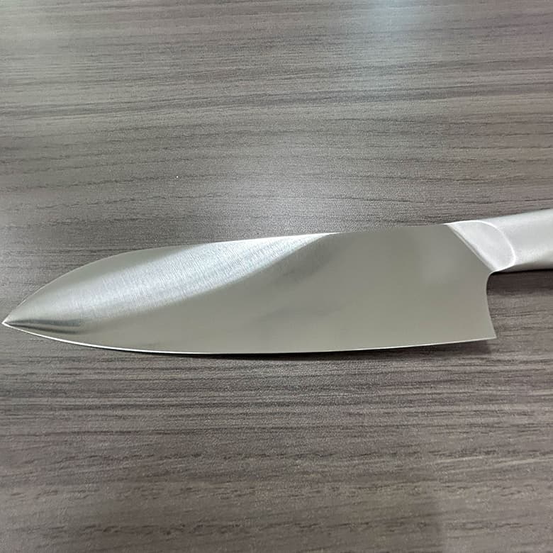 永く良い切れ味が続く特許技術 三徳 包丁 刃渡り165mm 軽量 モリブデンバナジウム鋼 オールステンレス 永切れ王 食洗機対応 燕三条 日本製 - 商品写真 2/6